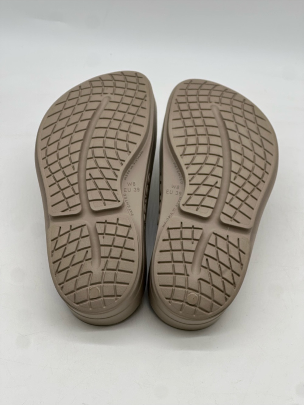 OOFOS OOmega OOahh Wedge Sandals. Size 8 - Picture 10 of 10